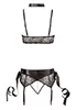 Bondage chic lingerie ouverte et liens