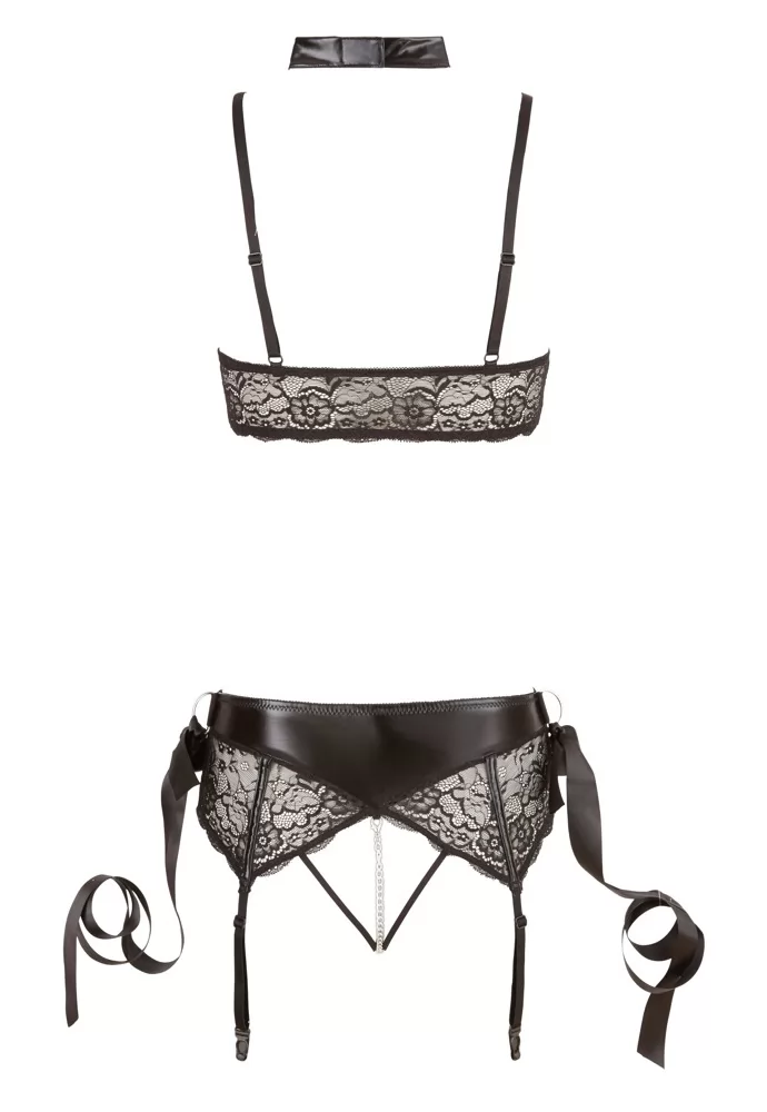 Bondage chic lingerie ouverte et liens